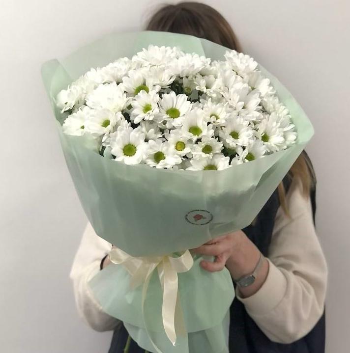 Акция! 25 кустовых хризантем в оформлении