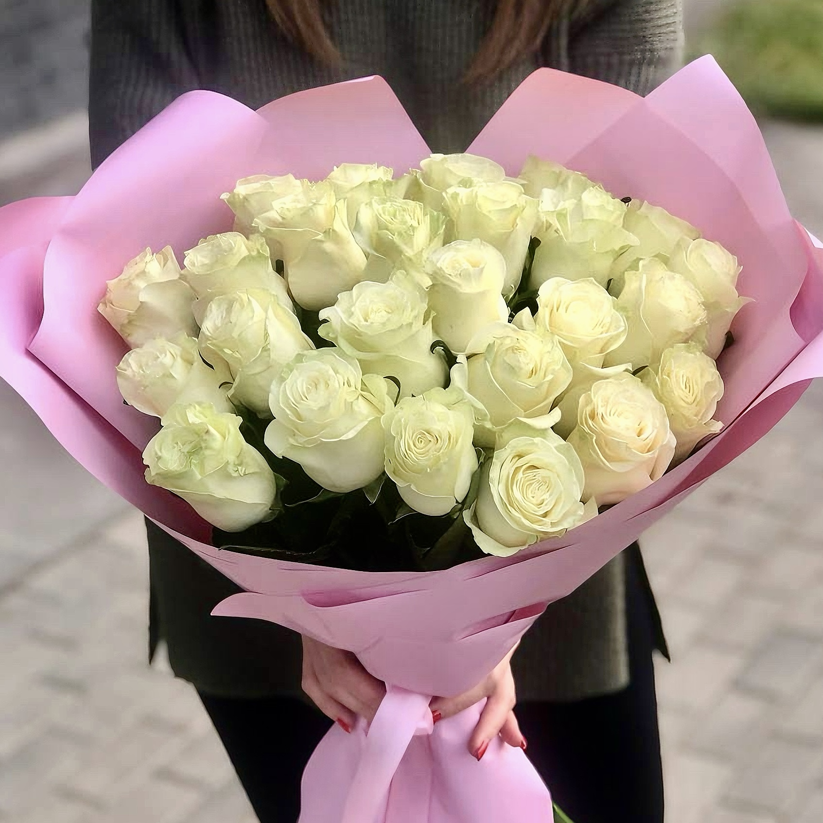 Букет из 25 белых роз Эквадор 50 см