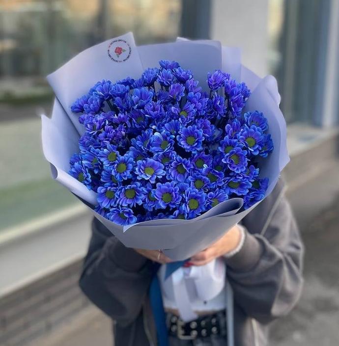 Букет из 11 синих хризантем сантини