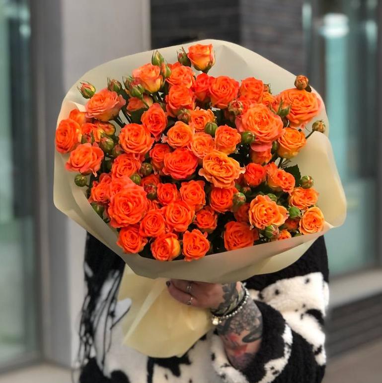 Букет из 15 мандариновых кустовых пионовидных роз 50 см