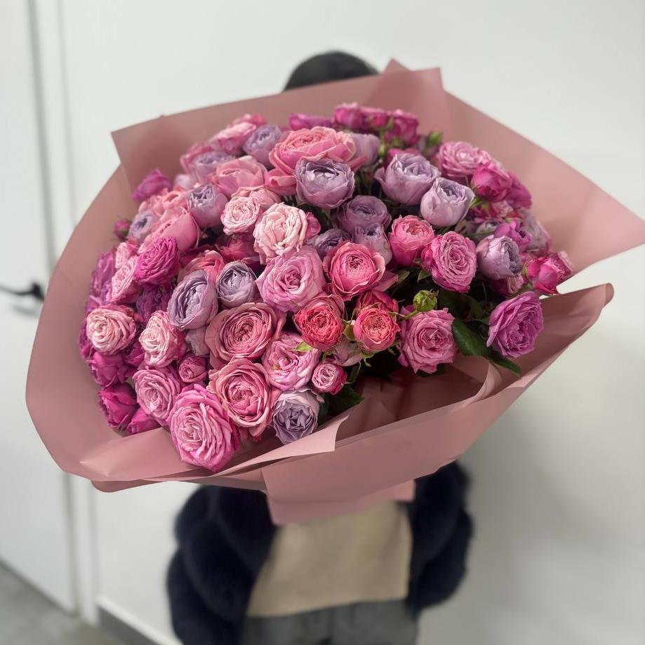 Ягодный микс из 51 разноцветной кустовой розы