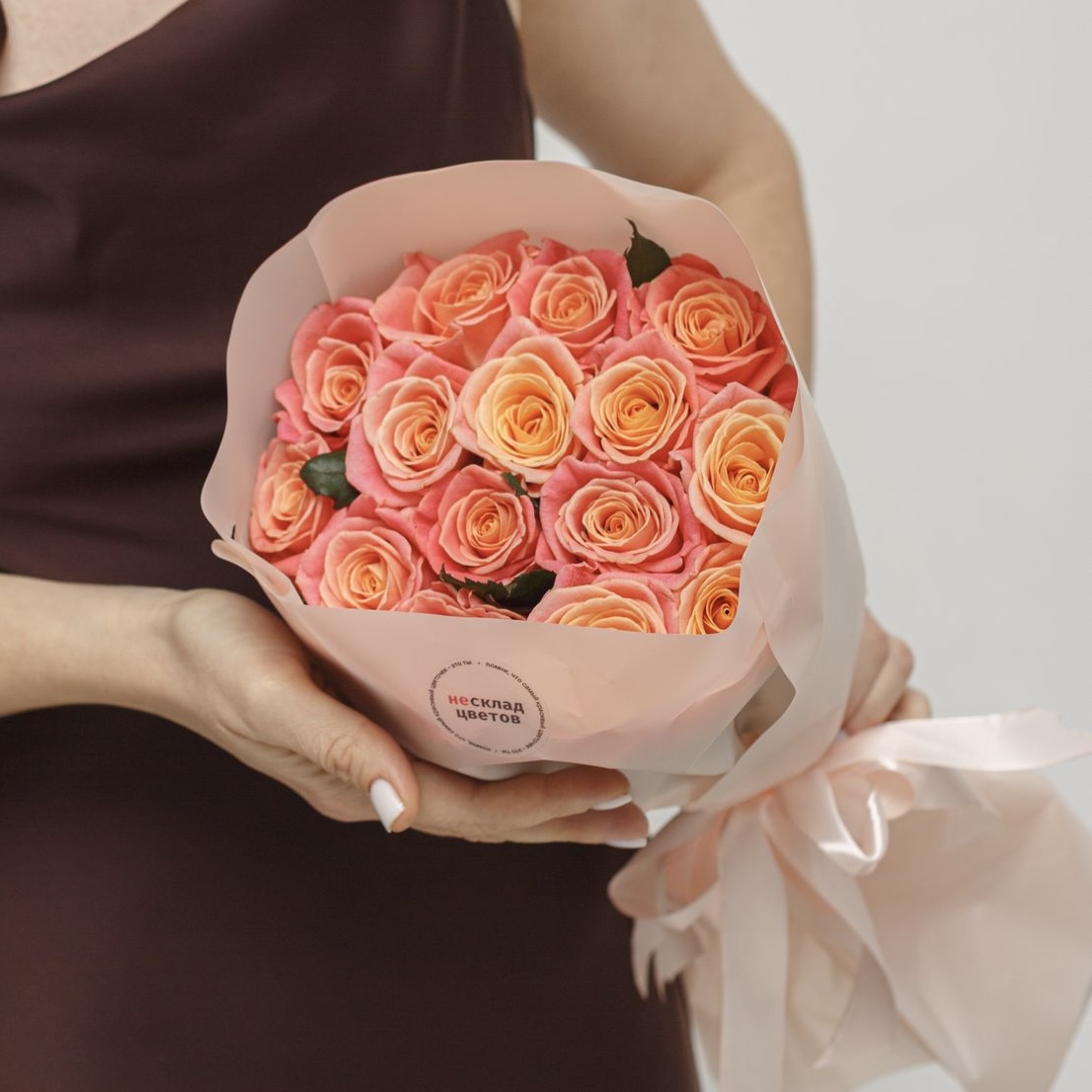 Букет из 15 коралловых роз 50/60 см