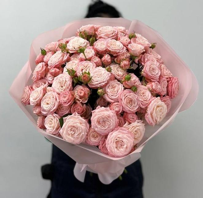 25 клубничных пионовидных кустовых роз 