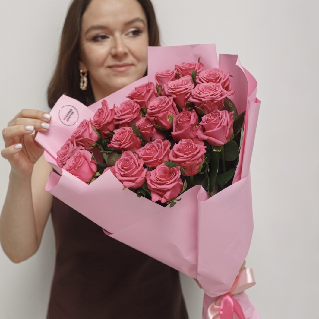 Букет из 21 розовой розы 70/80 см