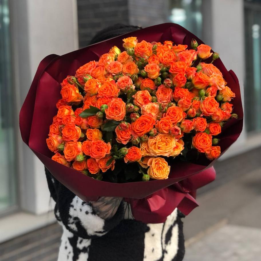 Букет из 25 мандариновых кустовых пионовидных роз 50 см
