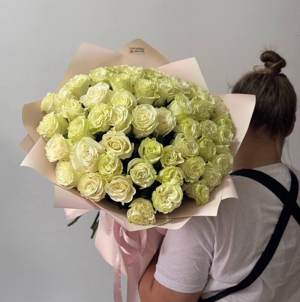 Букет "51 белая роза Эквадор 50 см в оформлении "