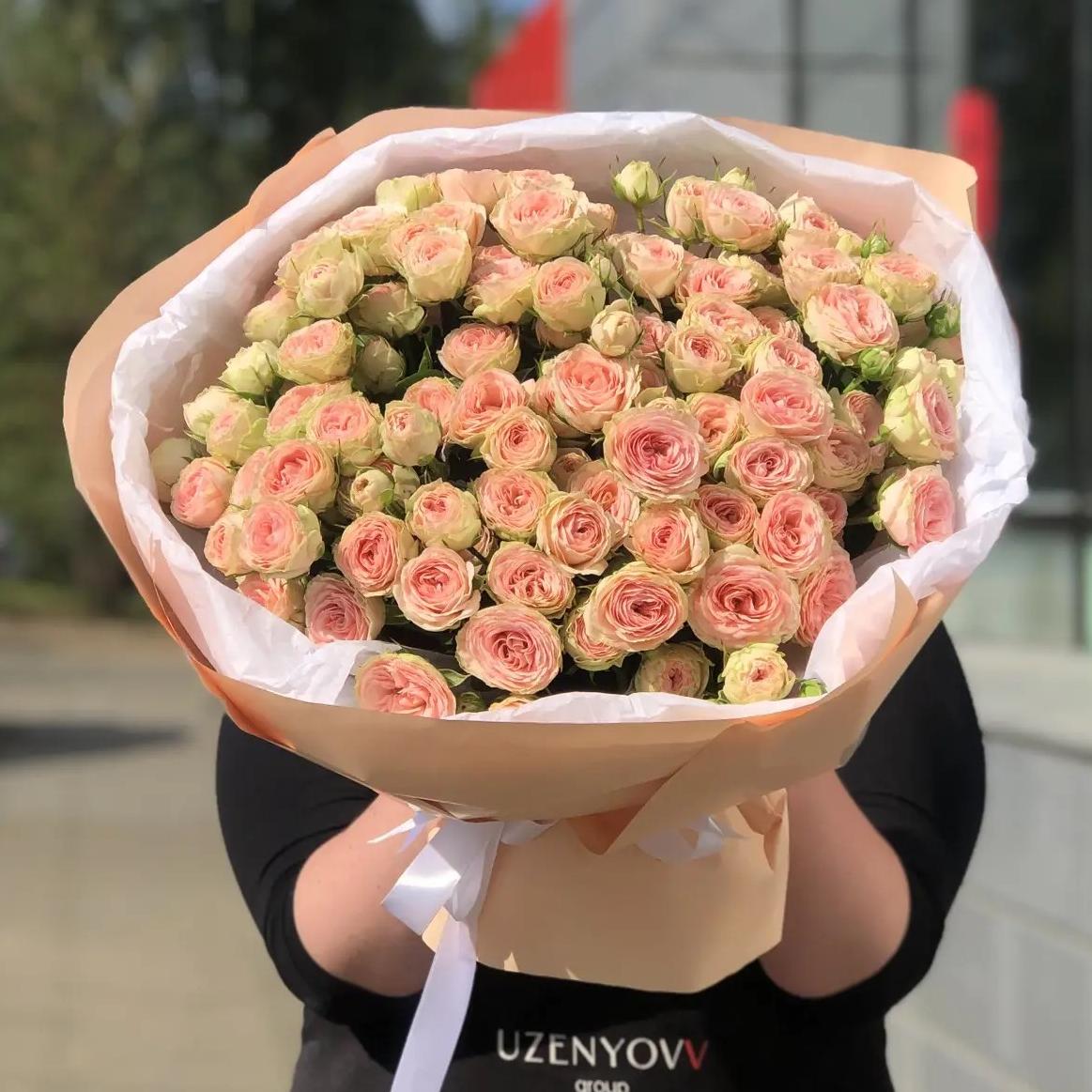 Букет "25 нежно-розовых кустовых пионовидных роз 50 см"