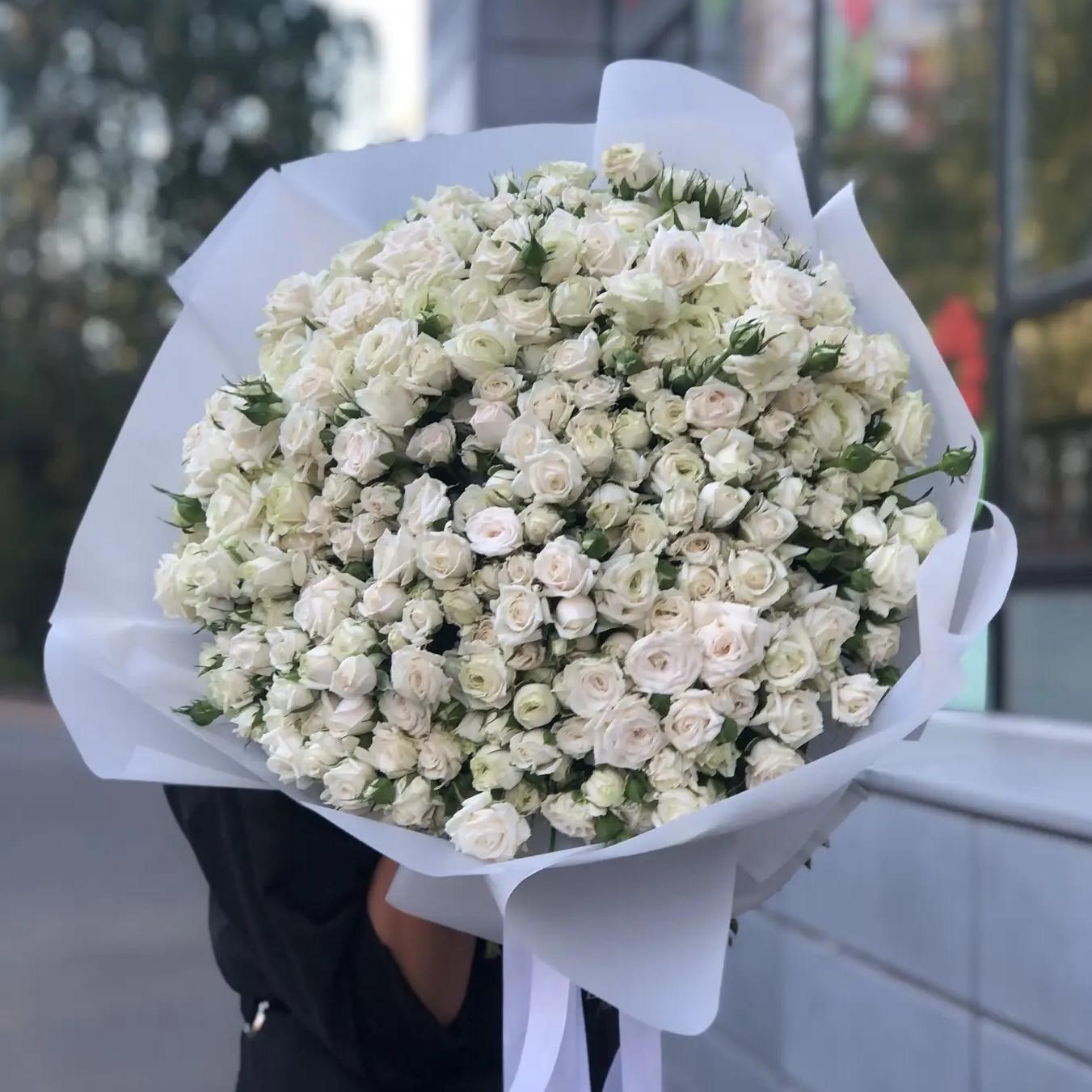 Букет "101 белая кустовая пионовидная роза 50 см