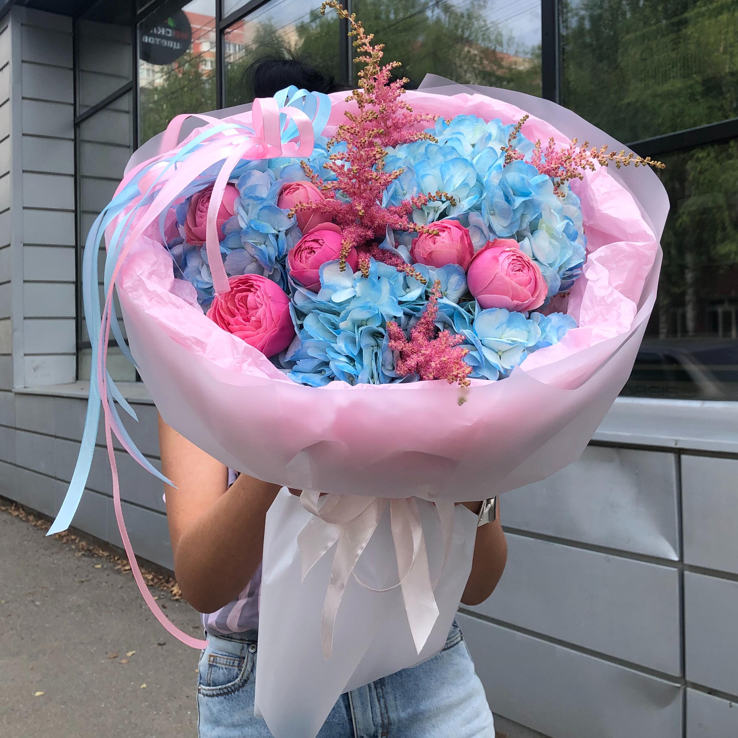 Букет "Розово‑голубая гармония"