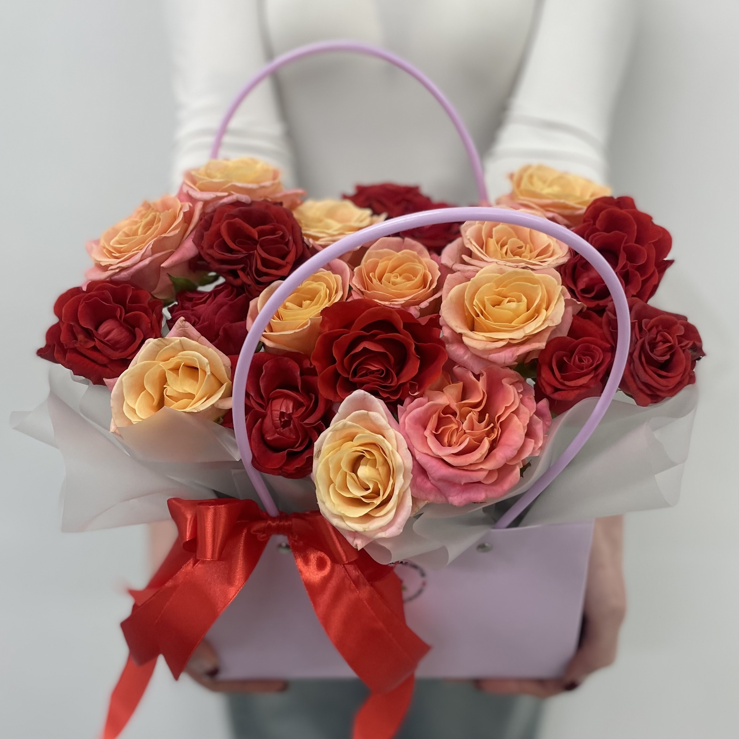 Композиция из 21 розы микс 