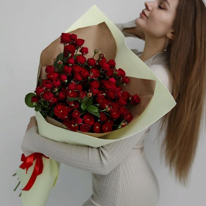 Букет "15 бордовых кустовых пионовидных роз 70 см"