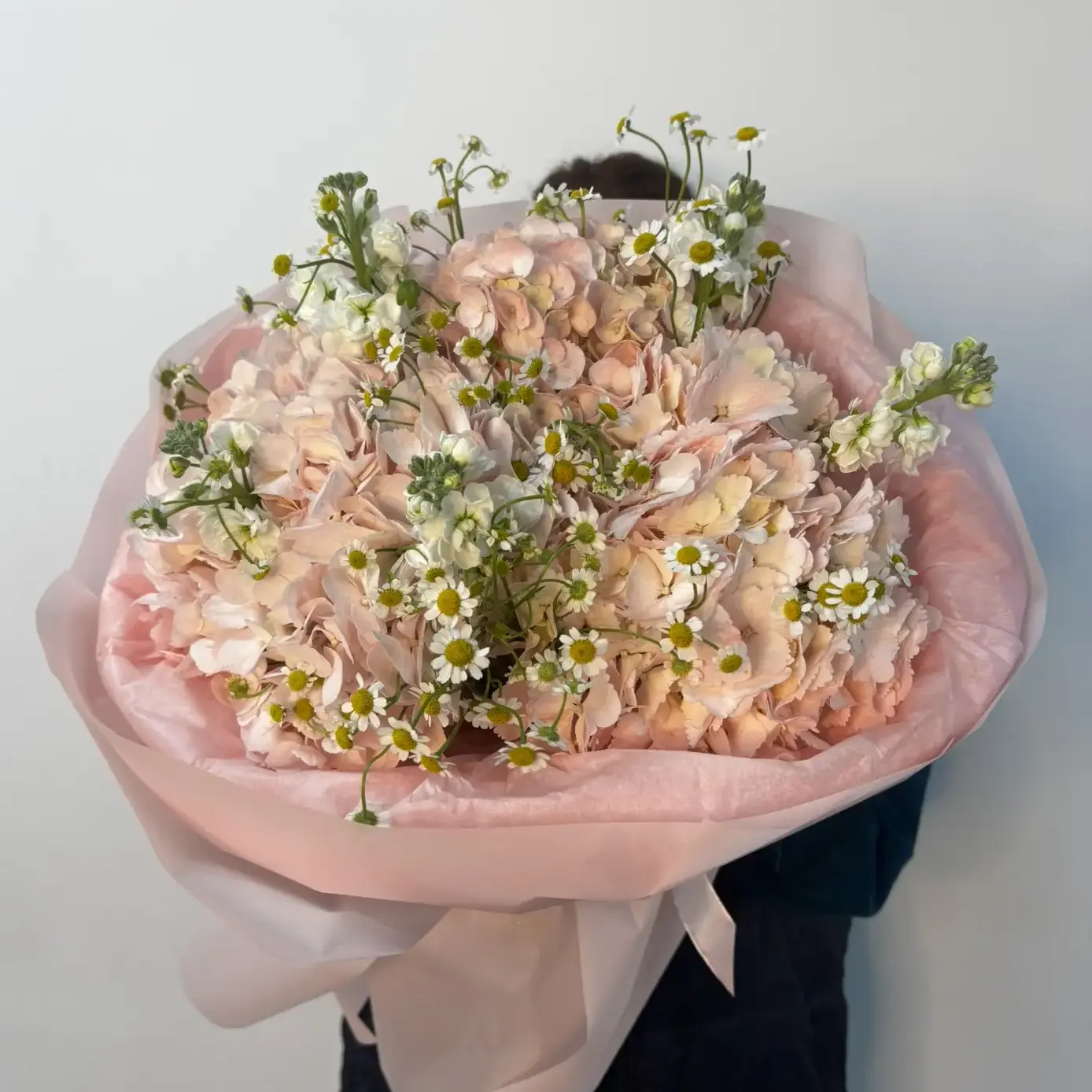 Букет "Гортензии с ромашками"