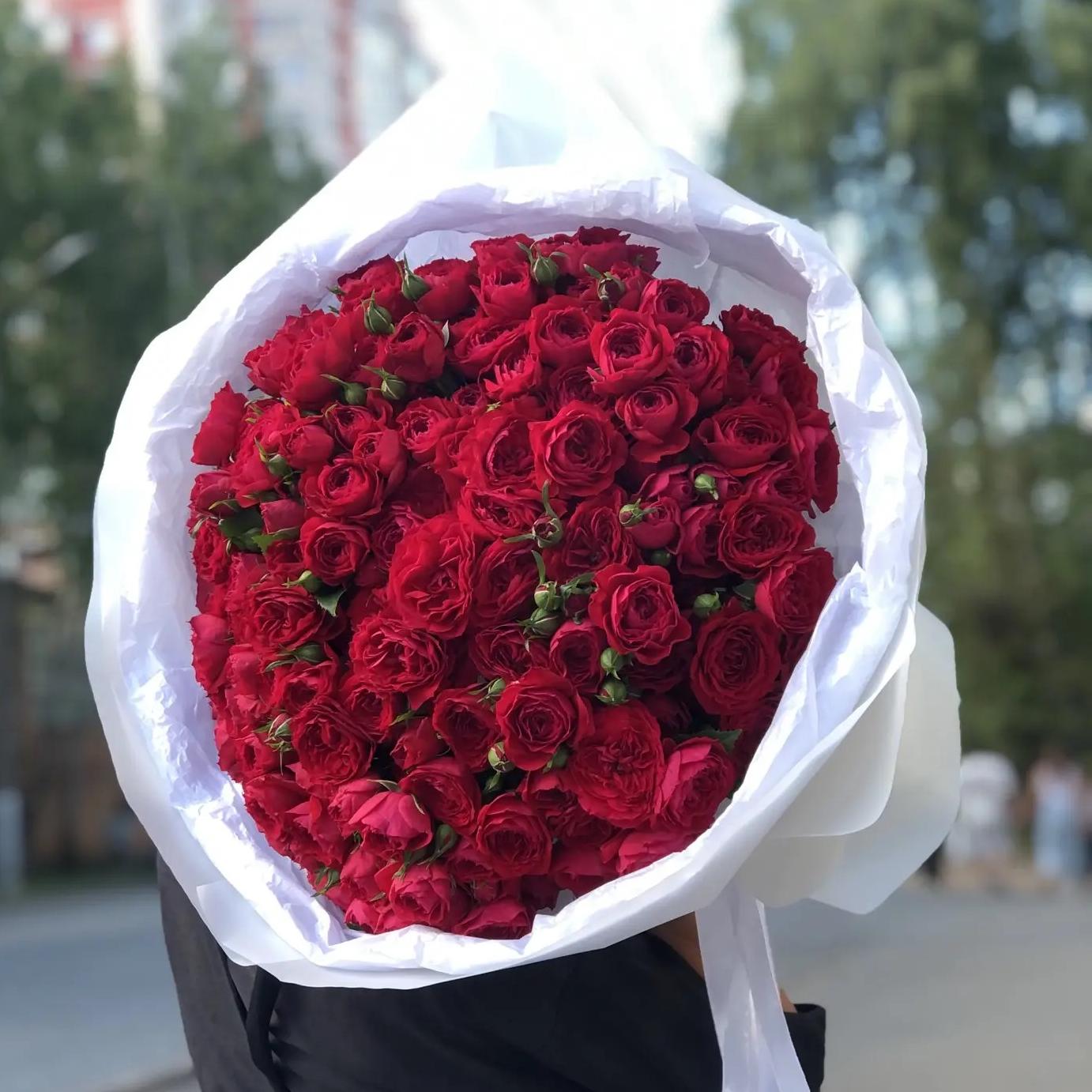 Букет "51 красная кустовая пионовидная роза 40 см"