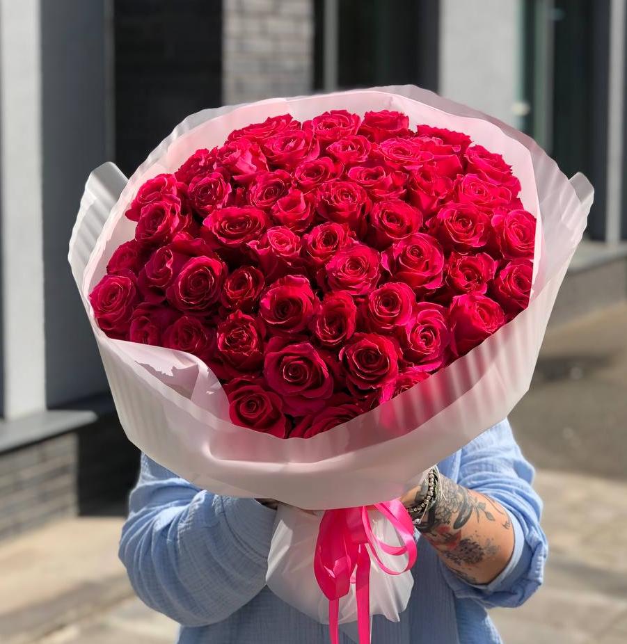 Букет из 51 вишневой розы Эквадор