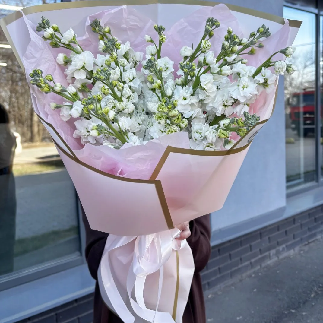 Букет "15 белых маттиол"