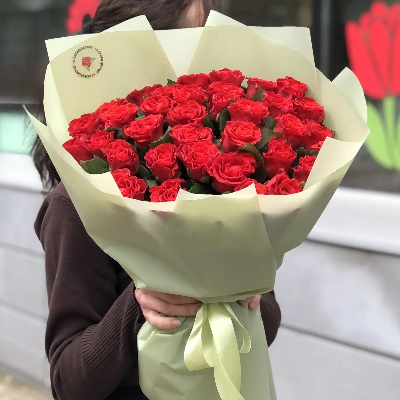 Букет "35 алых кружевных роз 40 см"