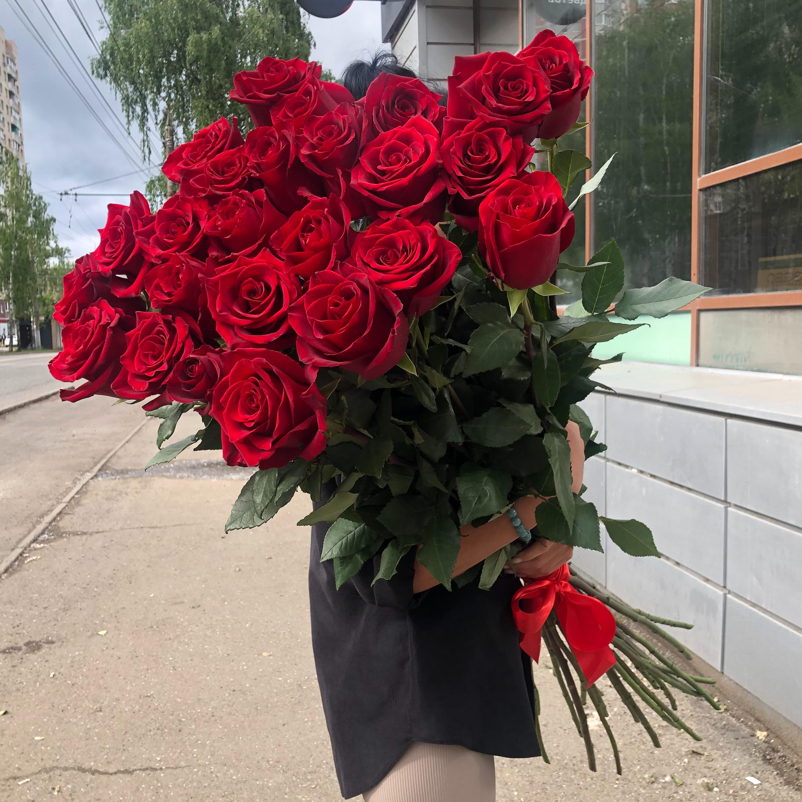 Букет "25 красных роз Эквадор 140/150 см"
