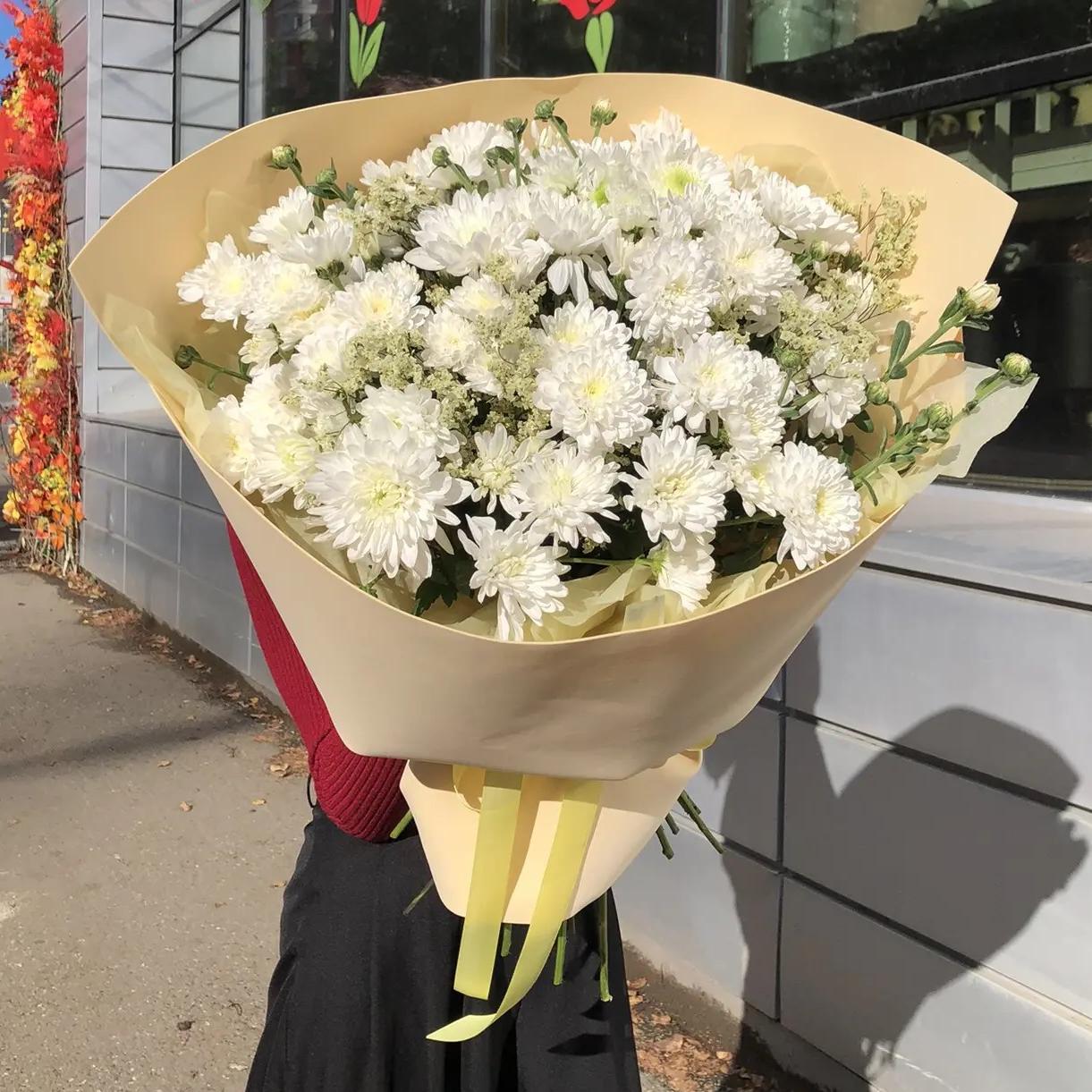 Букет "Облако из белой махровой хризанемы"