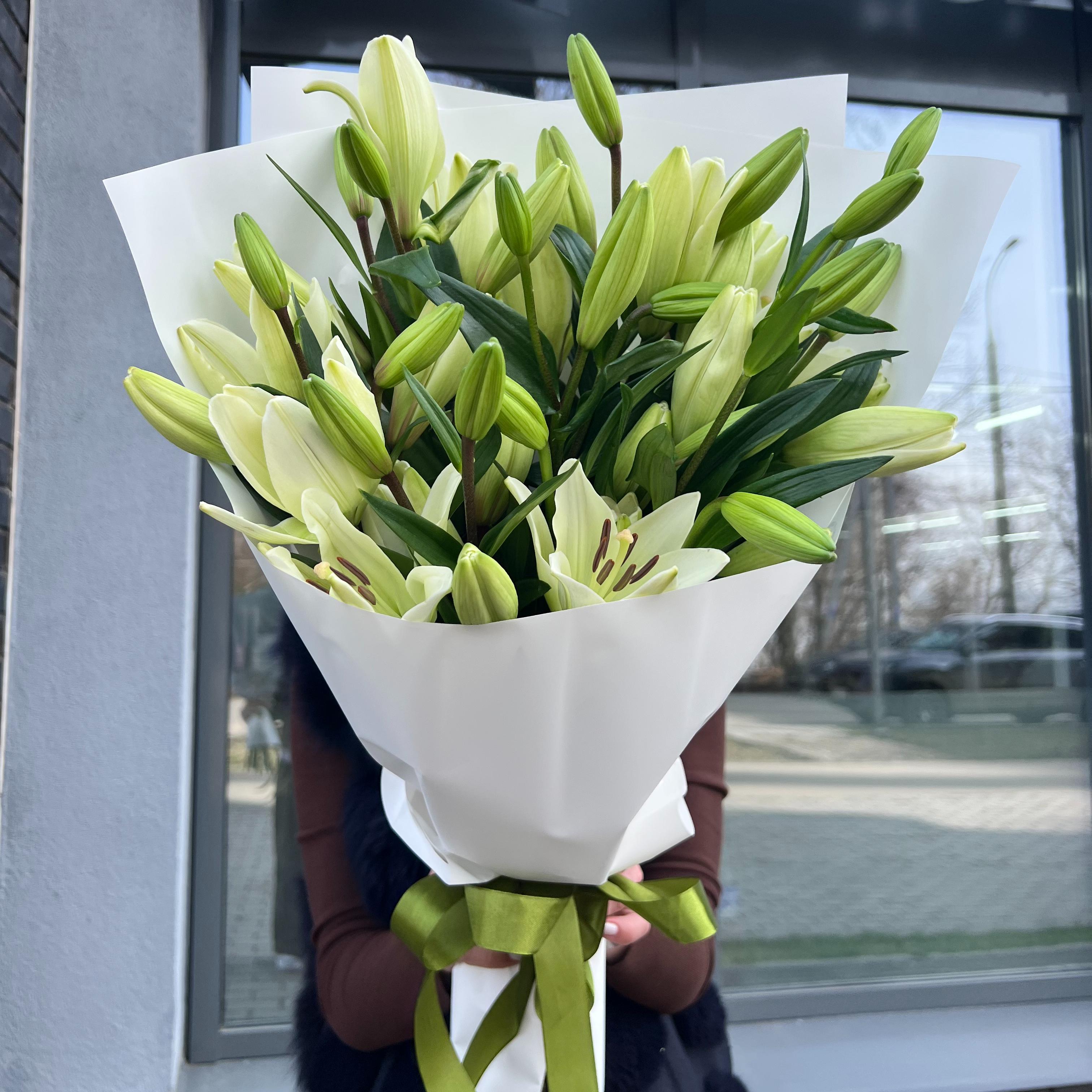 Букет из 7 ароматных лилий