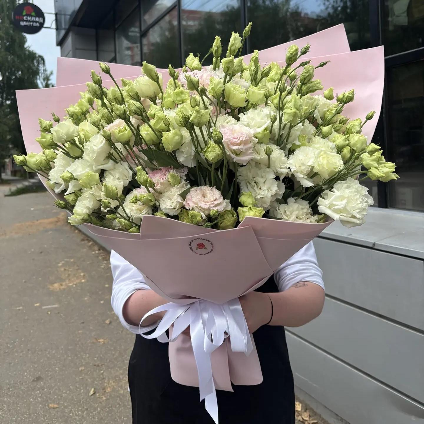 Букет из 23 нежных эустом